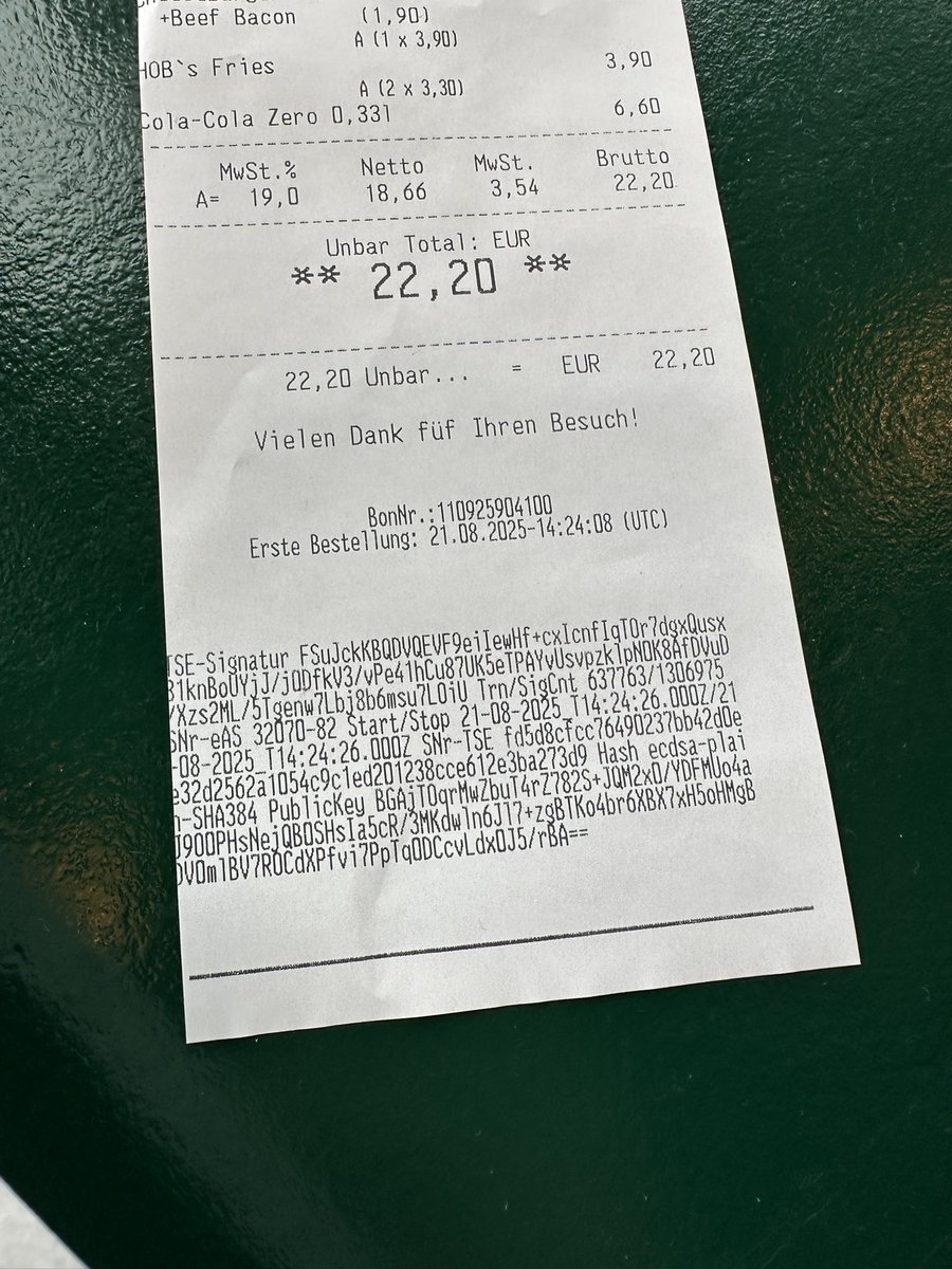 Almanya'da fişlerin altında şifreleme var. Sistemi merkezileştirmeden nasıl çözebiliriz sorusuna güzel ve lokal/dağıtık bir çözüm olmuş. Diğer uçta bizim eFatura sistemi; tüm sistem merkezi çalışıyor. İyi düşünülmüş.