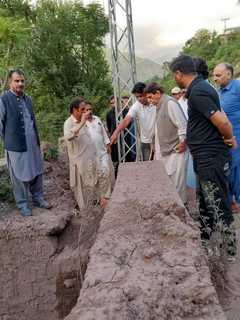 Nabeel Ahmed (@nabeelahmed0011) on Twitter photo سابق وزیراعظم راجا فاروق حیدر خان حالیہ بارشوں سے متاثر محلہ سکائی لینڈ لوہر ساون جائزہ لے رہیے ھیں
<a href="/farooq_pm/">Raja Muhammad Farooq Haider Khan</a> <a href="/wasimpfp/">Raja Muhammad Wasim Khan</a> <a href="/kabeerraja786/">Raja Kabeer ™</a> سابق وزیراعظم راجا فاروق حیدر خان حالیہ بارشوں سے متاثر محلہ سکائی لینڈ لوہر ساون جائزہ لے رہیے ھیں
<a href="/farooq_pm/">Raja Muhammad Farooq Haider Khan</a> <a href="/wasimpfp/">Raja Muhammad Wasim Khan</a> <a href="/kabeerraja786/">Raja Kabeer ™</a>