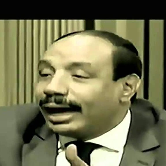 في مقطع للراحل صلاح جودة  بيتكلم عن السفارات المصرية وازاي ان مصر فيها اكتر سفارات وقنصليات فالعالم اكتر من امريكا اللي هي أهم دولة فالعالم
وان في بعثة مصرية  عددها ٦ أفراد
و السفارات  معمولة لتعين المحاسيب والمجاملات 
لناس بتقبض بالدولار وما بتعملش  حاجة لمصر