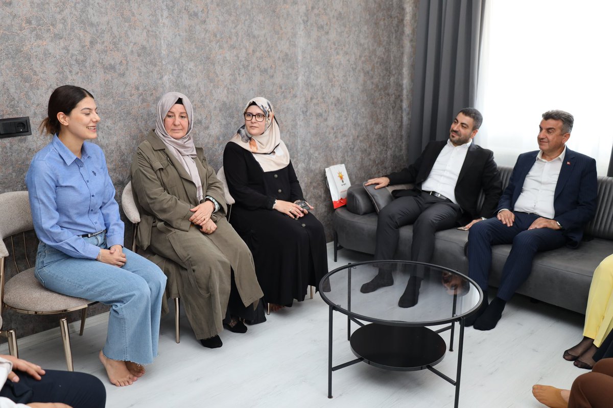 İl Kadın Kolları Başkanımız <a href="/ZehraAy0663/">Zehra Ay</a>, Karaköprü İlçe Başkanımız <a href="/avorhancelik/">Av. Orhan ÇELİK</a> ve yönetim kurulumuzla birlikte Sayın Cumhurbaşkanımızın “Terörsüz Türkiye” mesajını ve selamını iletmek üzere kahraman şehidimiz  Semih Özbey'in ailesini ziyaret ettik.

Aziz Şehitlerimize