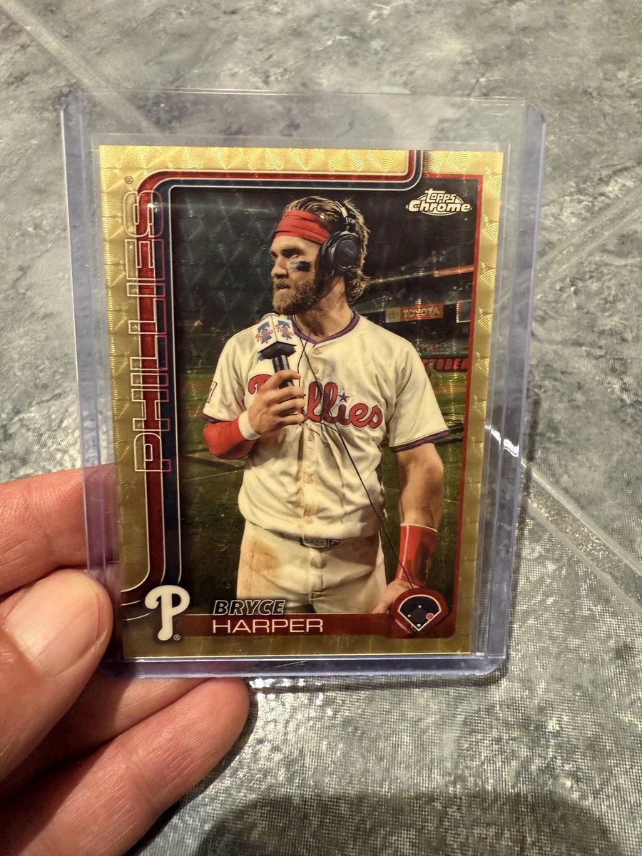 JUST PULLED: 2025 Chrome Bryce Harper image variation superfractor 🔥

(📸: r/UpperNefariousness91)