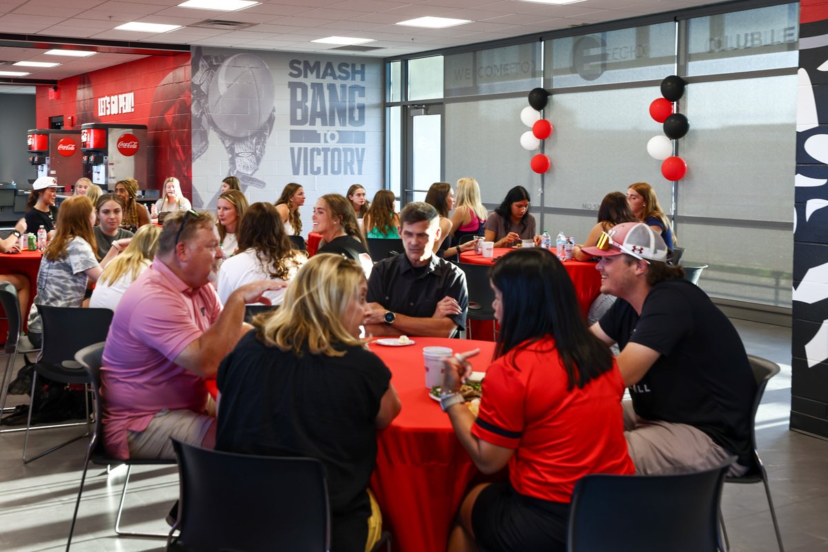 Family Dinner with our PEAYple ❤️🎩🥍

#LetsGoPeay