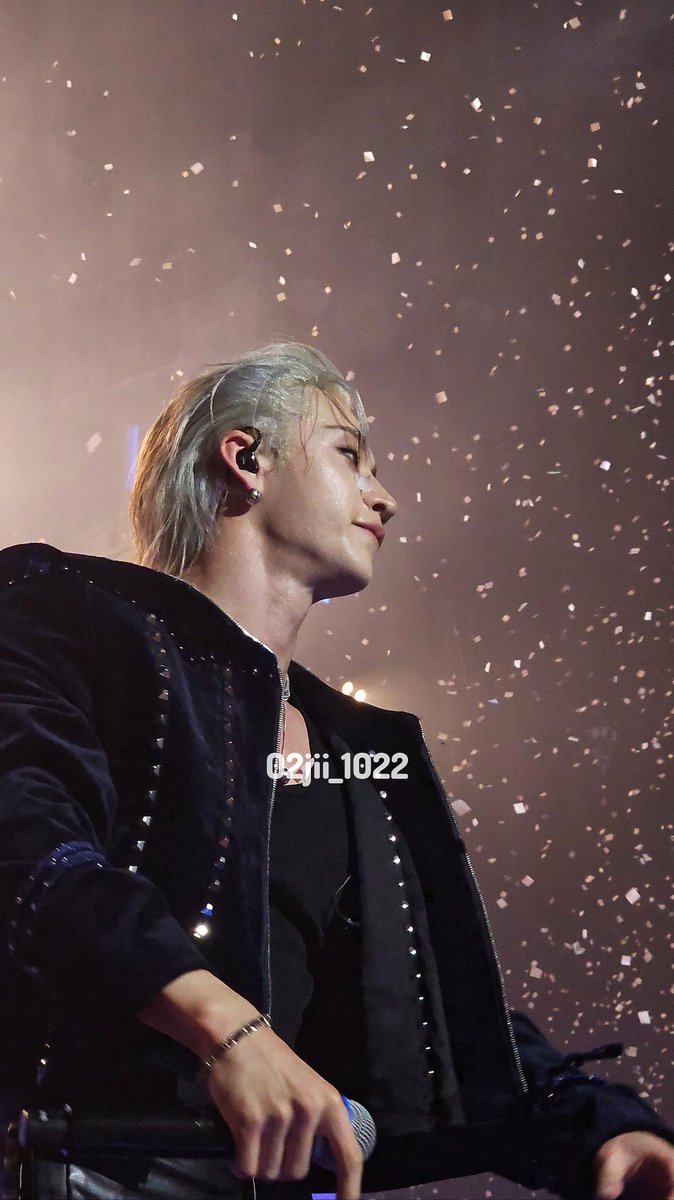 omegachani's tweet photo. this pic of bang chan… https://t.co/Ls08kH19i0