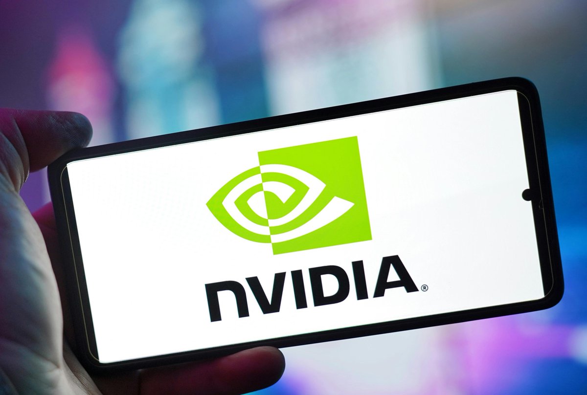 vis_prk's tweet photo. The most expensive 11 seconds in tech history:

ONE word wiped out $397 billion of Intel's value.

It turned Nvidia into a $4.15 TRILLION empire — and vaporized Intel's dreams.

It'll make you question everything you know about competition.

The story no one saw coming: 🧵 https://t.co/RDk7fkf6dN