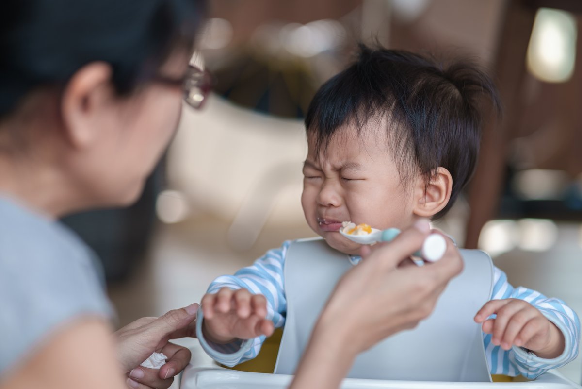 Feeding your toddler or preschooler doesn’t have to be a battle! Learn how to help your child develop a positive relationship with food and eating: eohu.ca/en/my-health/f…