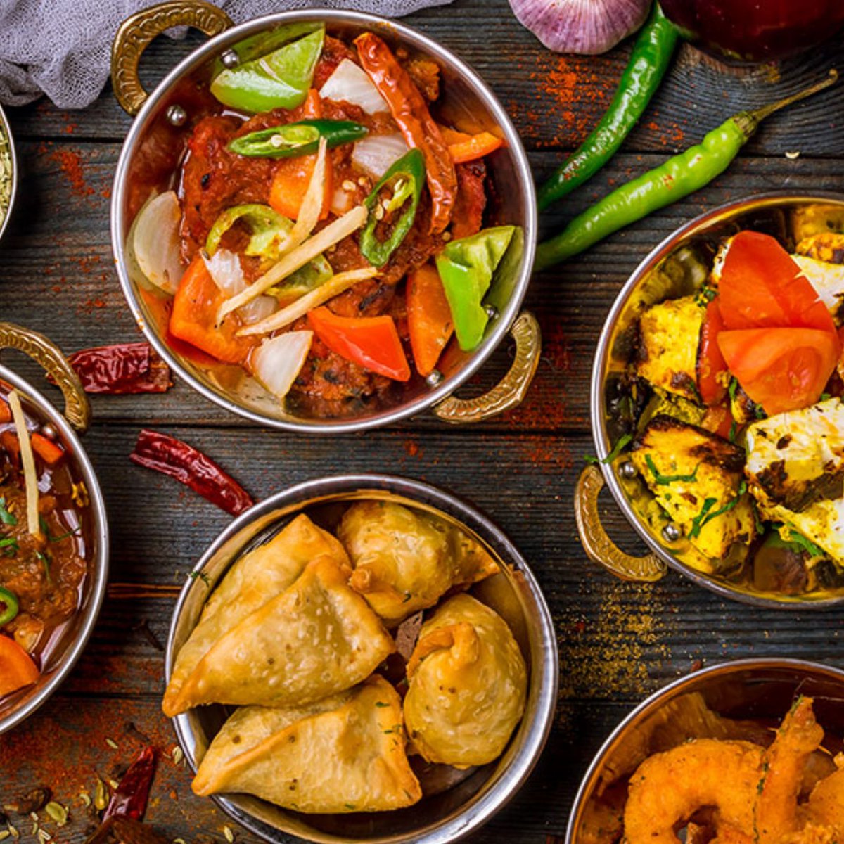 Time to fill the table! It's the Thursday banquet night.

#banquetnight