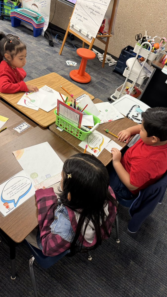 nperezna's tweet photo. Shout out to Ms. Vasquez! Her students are diving into Science with curiosity and engaging in constructive conversations. What sparks your studentsβ curiosity? #education #science #engagement #KennedyCougs @AliefISD #scienceisdoing #sciencehappenseveryday https://t.co/gFV0Uvyp3R