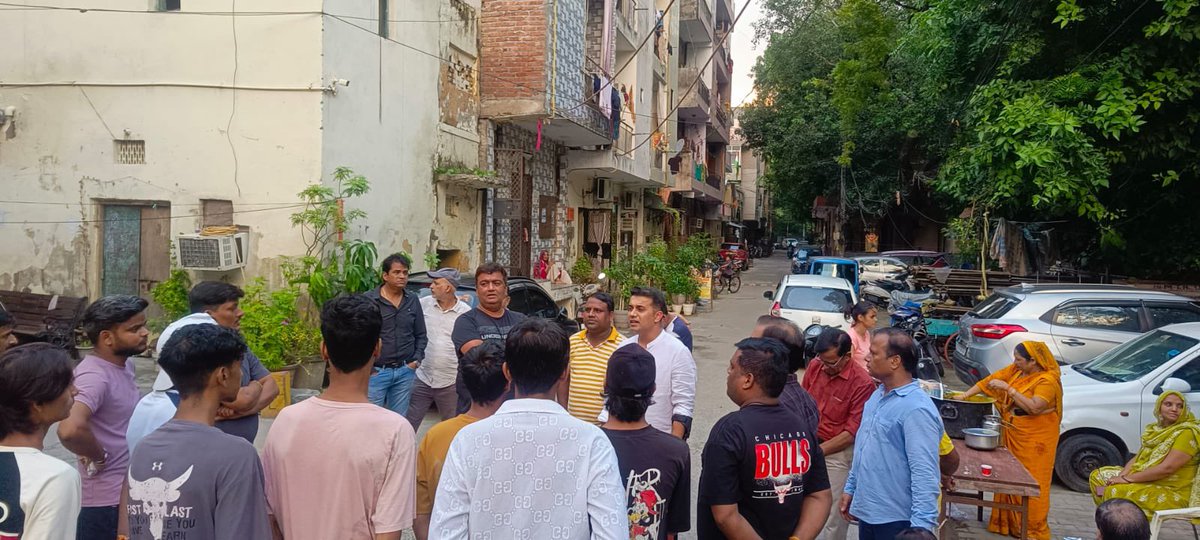 duttabhishek's tweet photo. "आज सांवल नगर में युवा साथियों से मुलाक़ात करी और आने वाले कार्यक्रम पर चर्चा करी। युवाओं के उत्साह और ऊर्जा से प्रेरित हुआ! #युवाशक्ति #सांवलनगर" https://t.co/HCGSmOCe5k