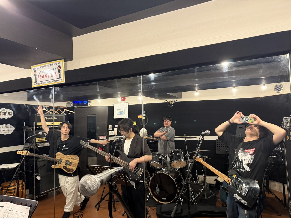 8/23安城RADIO CLUB
夏のレプリカ計画Vol.3

18:40〜アニソンのコピバンやるぞ！一曲だけ歌います後は藤本さんが頑張ります
楽しい1日になるはず観にきて一緒に楽しもうぜ