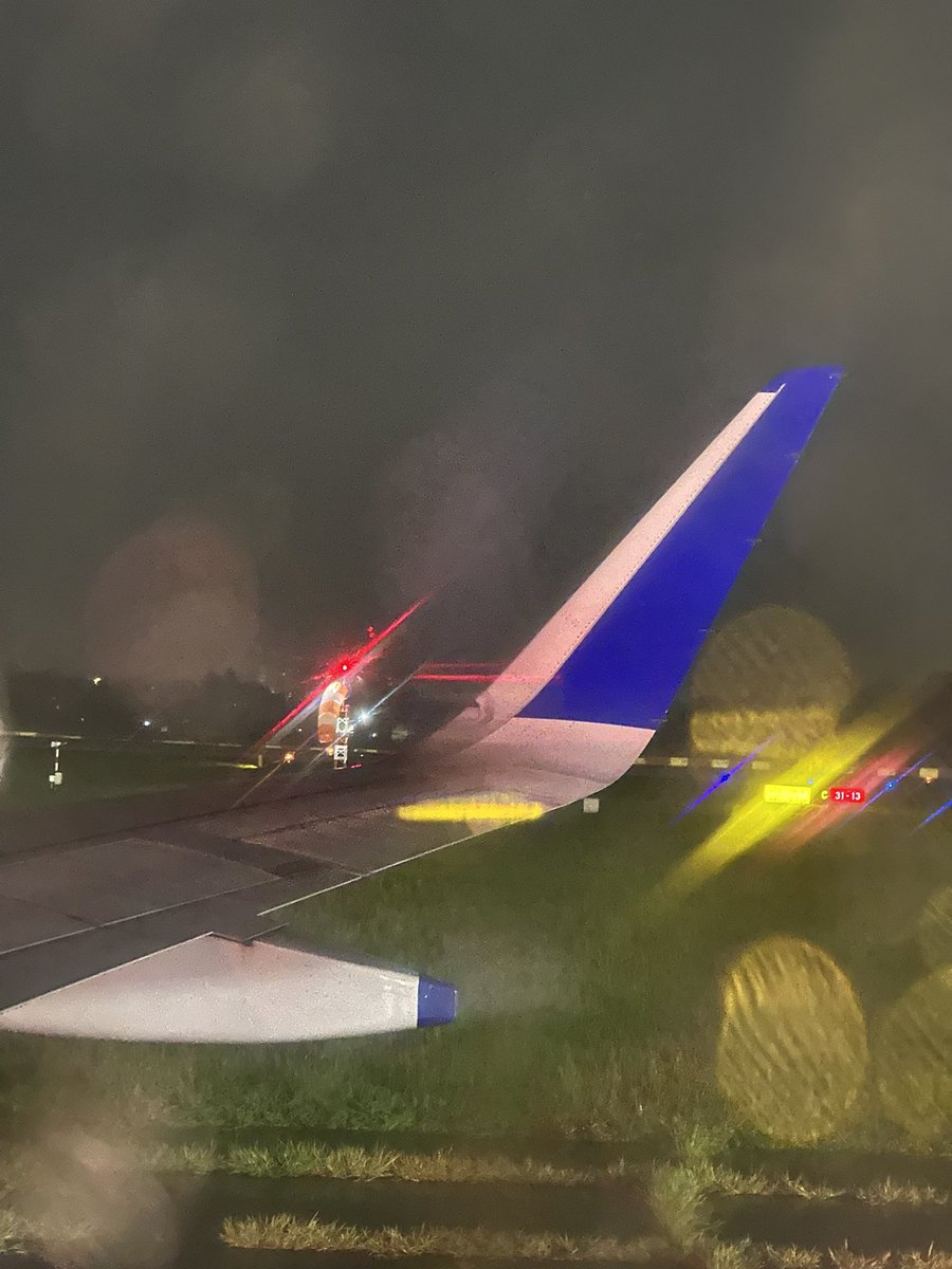 AshwinSave's tweet photo. Pleasantly surprised to hear the flight commander making the entire announcement in Marathi, on a flight to Pune! 
My compliments Capt. Gurleen Singh! @IndiGo6E #6E #Marathi https://t.co/NlYxMBBsiR
