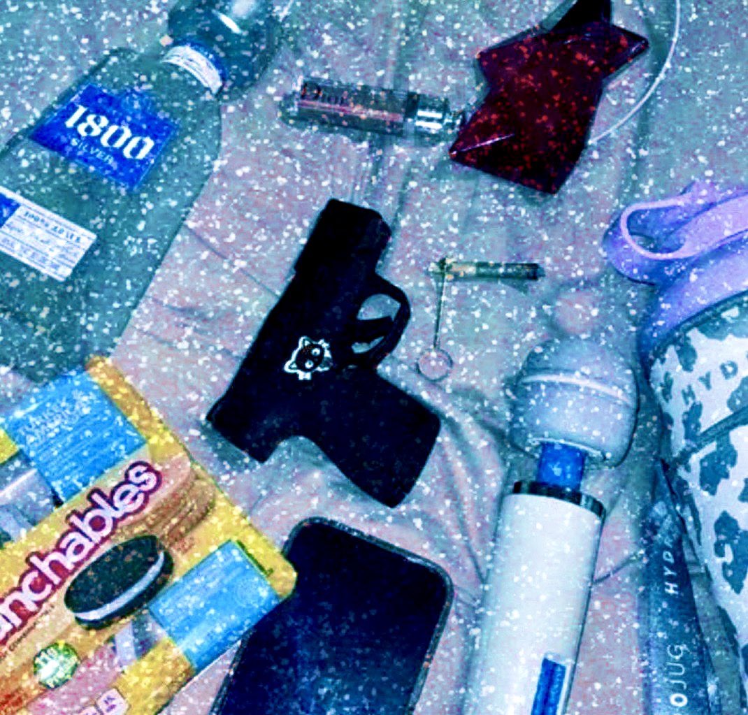 moonlithoax's tweet photo. ready for whatever happens in 3 hours https://t.co/XsaxLxbAvi