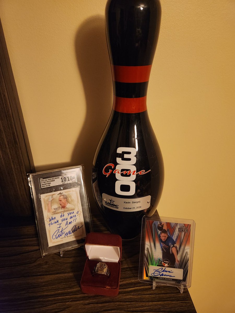 GUMBYY10's tweet photo. @Leaf_Cards I need you to get these two in an autographed set ASAP to complete my display! Also @DariaPajak as well! https://t.co/XrHHBpGFz0
