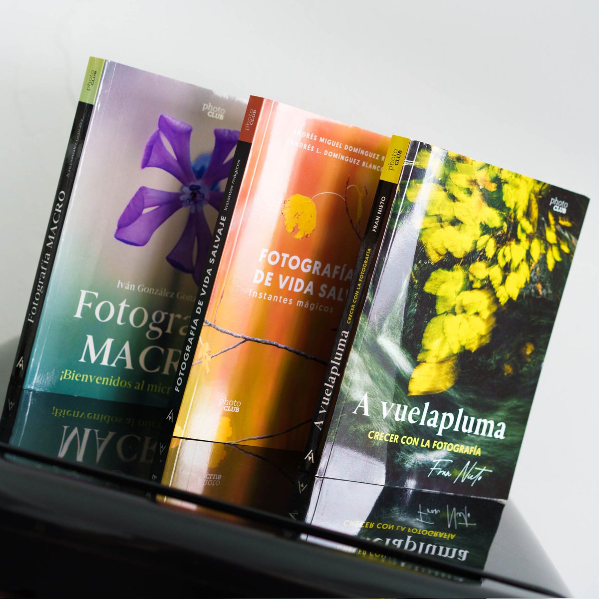 3 libros para quienes disfrutáis en la #naturaleza cámara en mano.

🍃 'A vuelapluma' de Fran Nieto 
👉 bit.ly/3TgxUCP

🐦 'Fotografía de vida salvaje' de Andrés M. Dominguez
👉 bit.ly/3ypjqbY

🌸 'Fotografía Macro' de <a href="/60milimetros/">60milimetros</a>
👉 bit.ly/3JozOMm