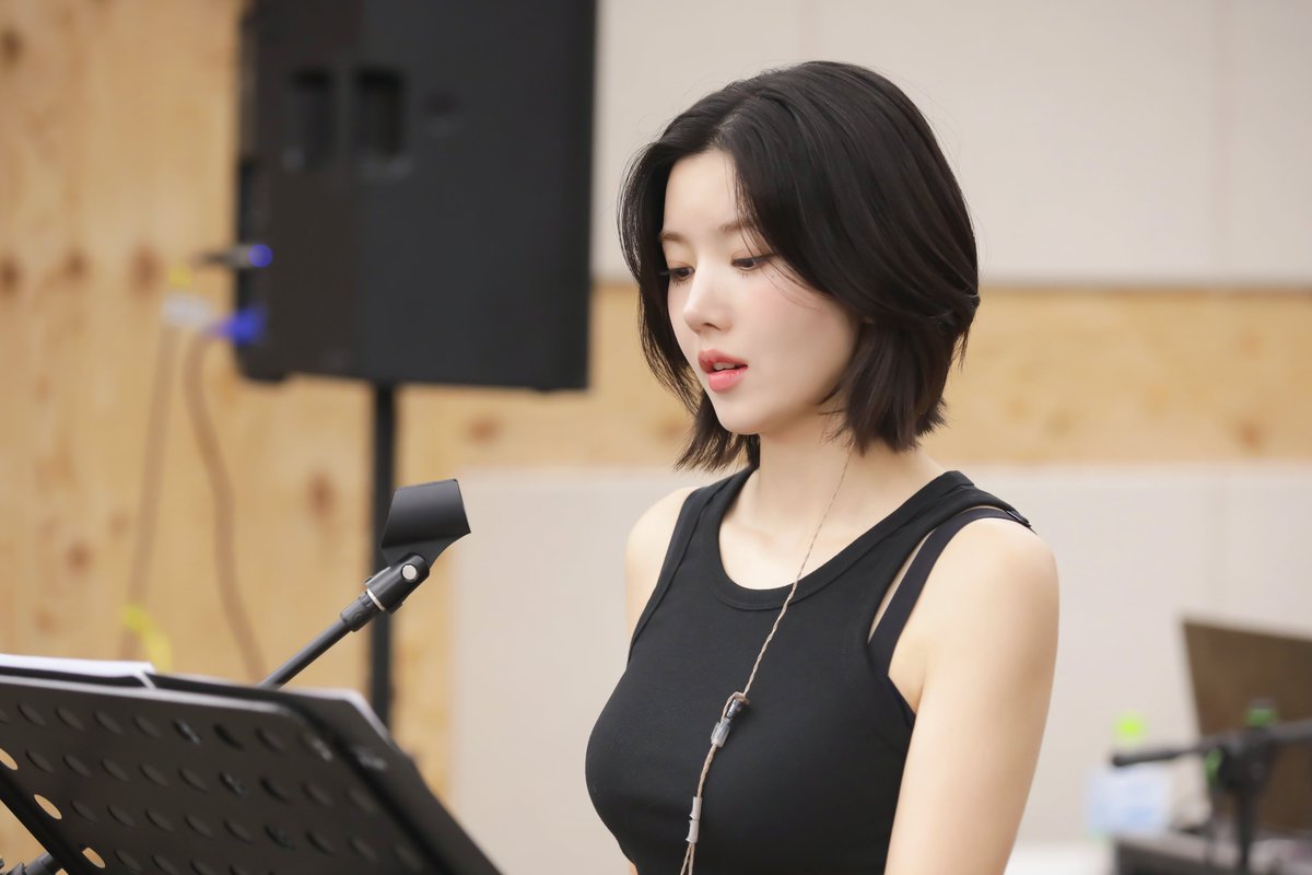 KWONEUNBI's tweet photo. ‘THE RED’ D-1 🍎

#권은비 #KWONEUNBI 
#THERED https://t.co/cCSAmE0FRb
