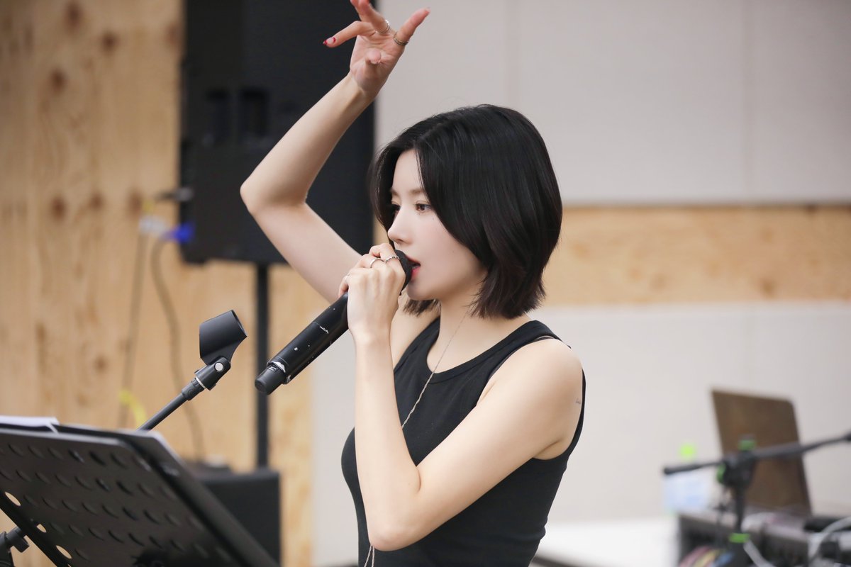 KWONEUNBI's tweet photo. ‘THE RED’ D-1 🍎

#권은비 #KWONEUNBI 
#THERED https://t.co/cCSAmE0FRb