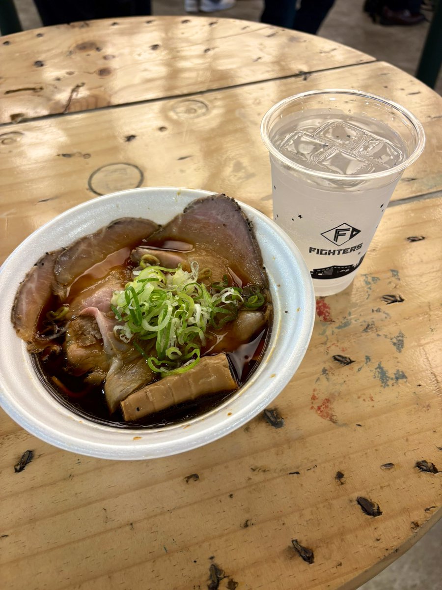 sk7bb's tweet photo. 今年多分ラストのエスコンはボロ負け。
でも楽しかったのは間違いない！ https://t.co/BJsmeoKcf1