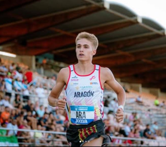 El zaragozano Juan Camacho (2006) enfila su 2º año en 🇺🇸 con la <a href="/JaxStateXCTF/">Jax State XC/TF</a> de Alabama
un primer año marcado por un cambio en las distancias a competir
procedente de <a href="/escuelazenit/">escuela zenit</a> es Campeón de Aragon sub 20 en 800 
en Julio fue el hombe del 3.000m en el Trofeo Federaciones