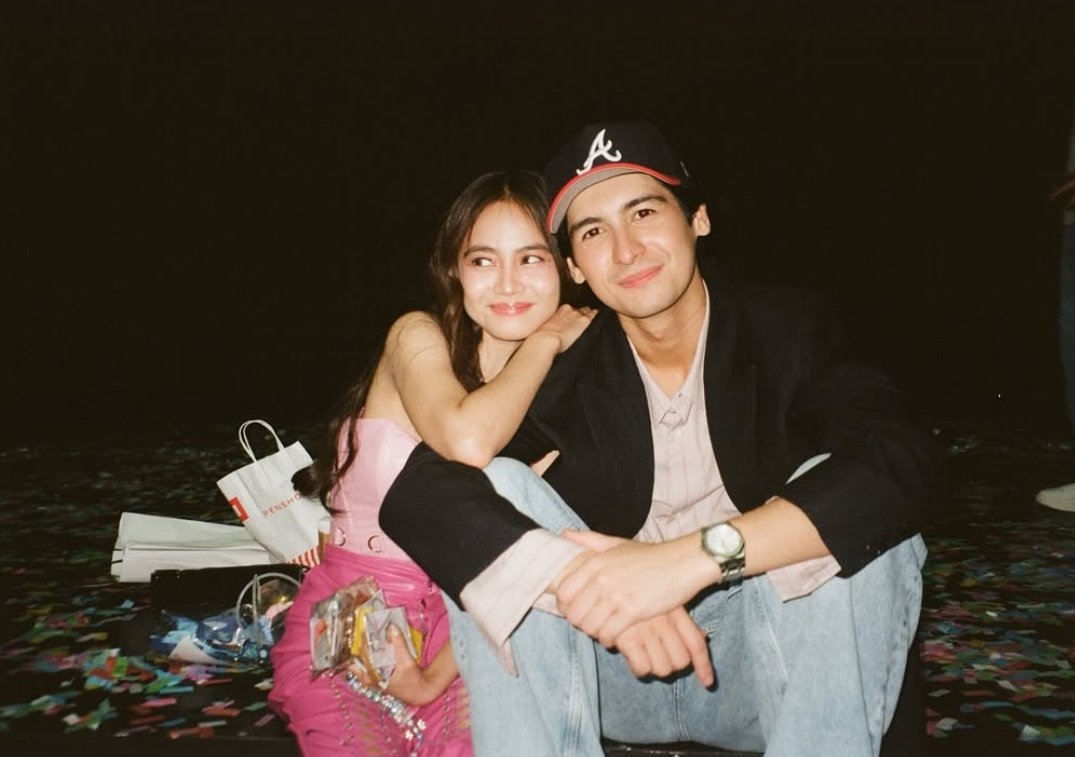 __ashnidres's tweet photo. Kulang na lang puro picture nila ni ash ang ipost niya https://t.co/9abom9TLdd