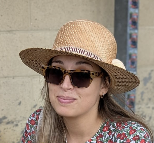 IsabelPirillo's tweet photo. My hat once fled from troubles grim,
It left on #Thameslink, on a whim.
The sun’s near back, it would be divine,
To reunite — we made a great pair in our short time. 🌞🧢
Forms are filed, so now I wait,
@TLRailUK @TfL please change my fate.
@LostPropertyLDN #LostProperty https://t.co/zbRORQz5SU