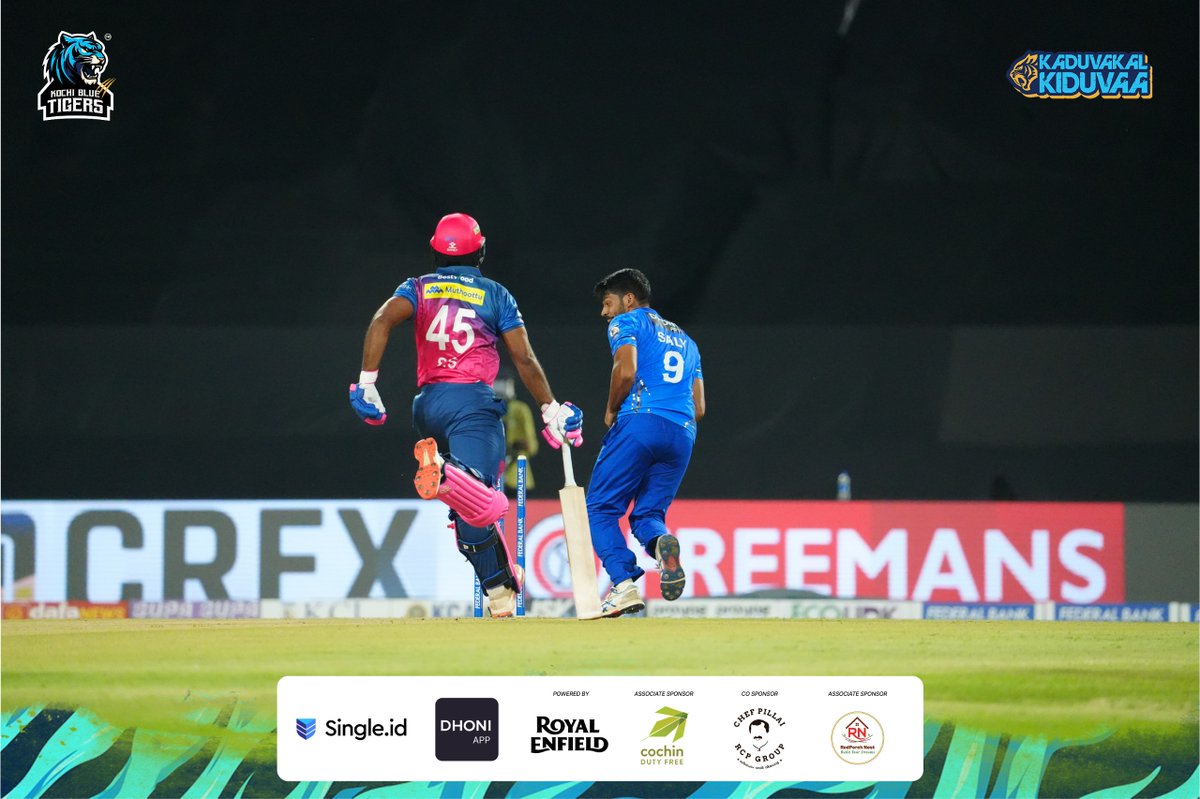 Kochibluetigers's tweet image. ⚡ BANG ON THE VERY FIRST BALL! ⚡
Wicket falls, crowd erupts – what a start to the innings! 🙌🔥

#KCL2025 #KeralaCricketLeague #PerfectStart #CricketFever