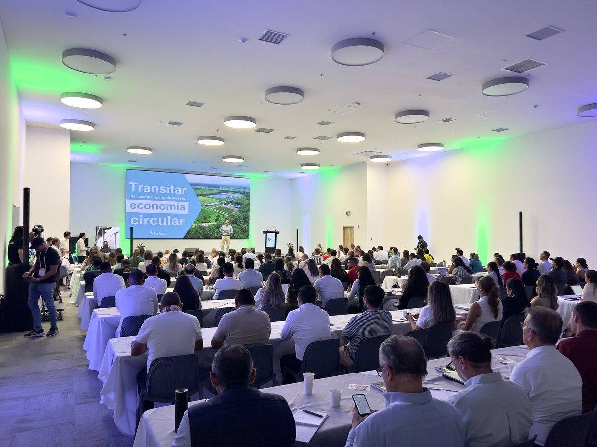 El 8.° Seminario de Gestión de Residuos de Andesco comenzó con las palabras del presidente de Andesco y del <a href="/ConsejoGremial/">Consejo Gremial</a>, <a href="/CamiloSanchezO/">Camilo Sánchez</a>; la gerente general de <a href="/bioagricola/">Bioagrícola SA ESP</a>, Andrea Lesmes; y la secretaria privada de la <a href="/GobMeta/">Gobernación del Meta</a>, Sandra Sandoval.

"Hoy debemos hablar desde la