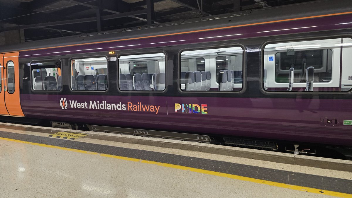 DanSpotter86's tweet photo. Finally Captured Her The Pride ππ³οΈβππ³οΈββ§οΈ Livery Class 730018 by West Midlands Railway at London Euston on 18/08/25. #Class730 #Wmt #Pride #Pridelivery #London #LondonEuston https://t.co/XHdAeicbRJ
