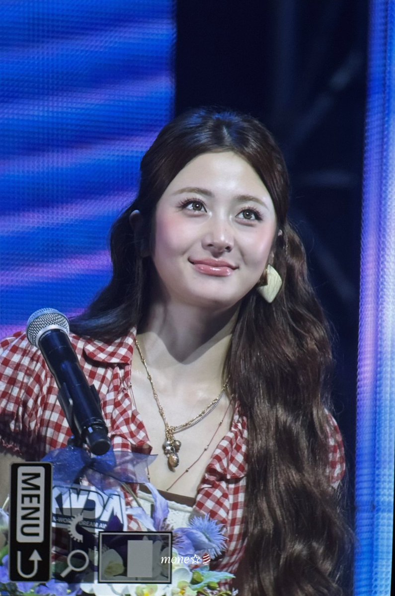 250821 KWDA

ハーフアップユンジンさん可愛かった🍒🤍

#허윤진 #HUHYUNJIN #YUNJIN #윤진 #ユンジン #르세라핌 #LE_SSERAFIM
