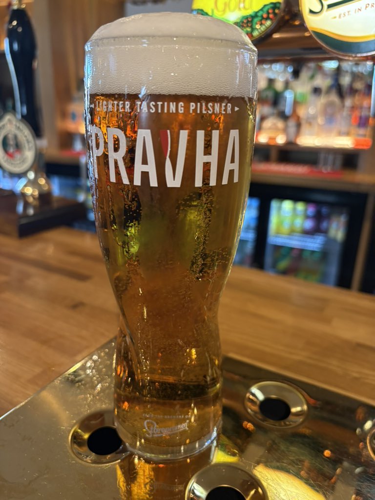 griffwebber's tweet image. Just a quick one.. 😜 Pravha in the right glass £4.60..decent pint this tbf in the staropramen family #molsoncoors #pravha @ChelseaDan5