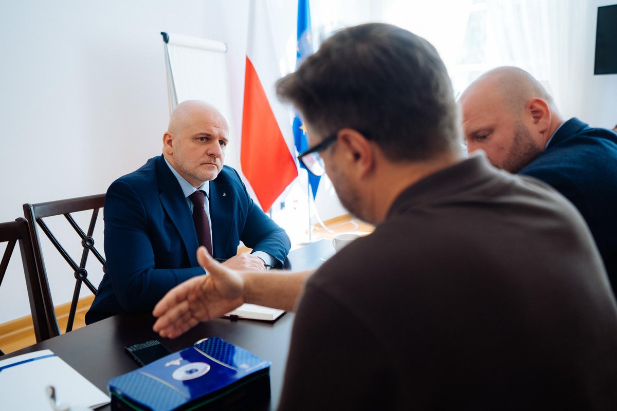 pawelkowalpl's tweet photo. Pracujemy, planujemy wrzesień. 

#plany #działamy #idzienowe https://t.co/XwIuD9gqkd