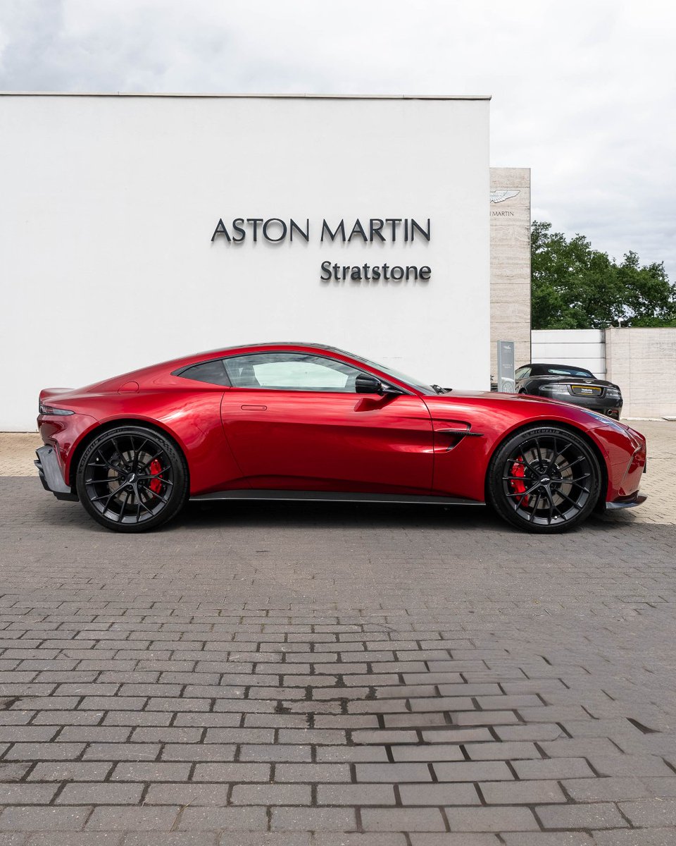 Aston Martin London tweet media