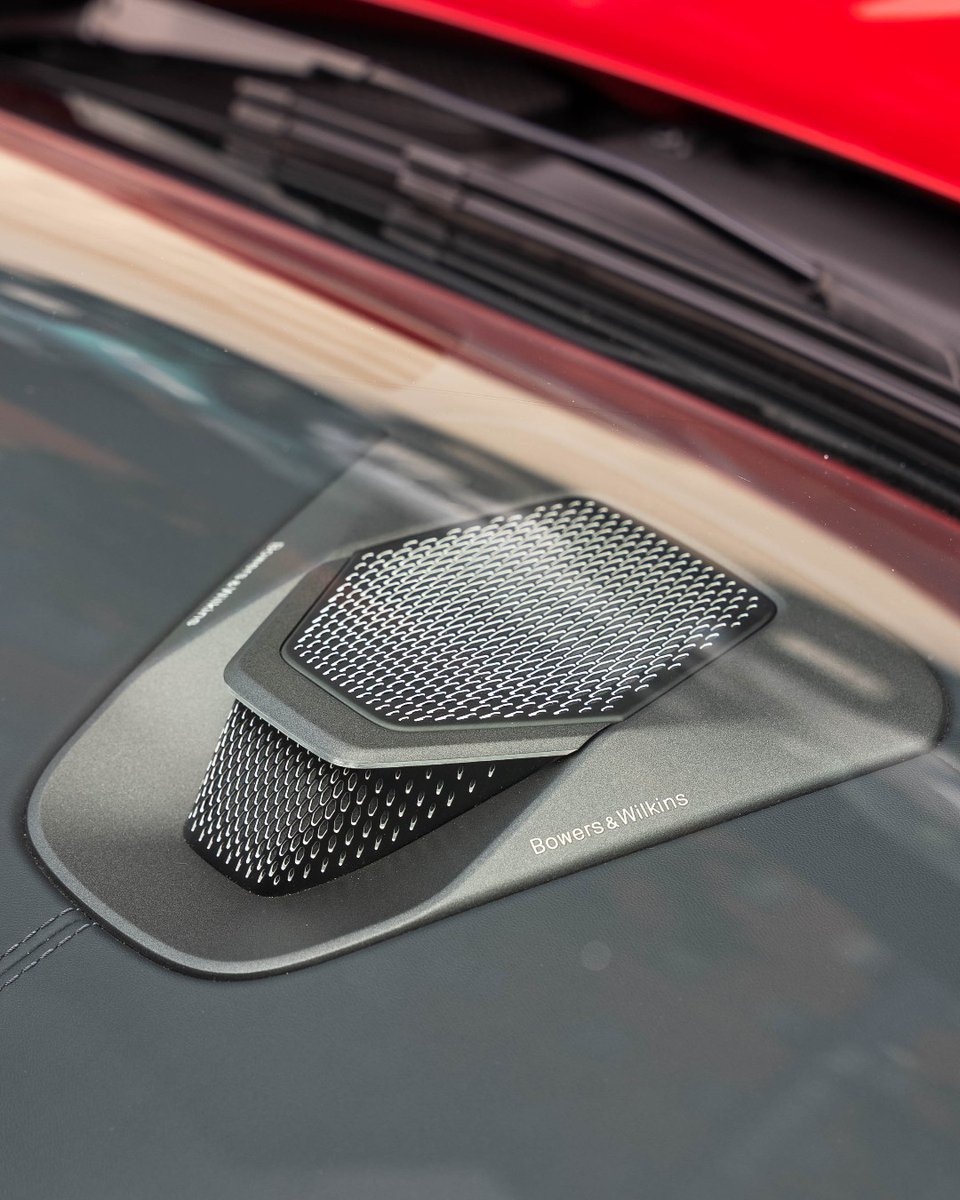 Sculpted for performance. Designed for perfection. 

Get in touch to experience Vantage today.

#AstonMartinLondon #AstonMartin #Vantage #V8