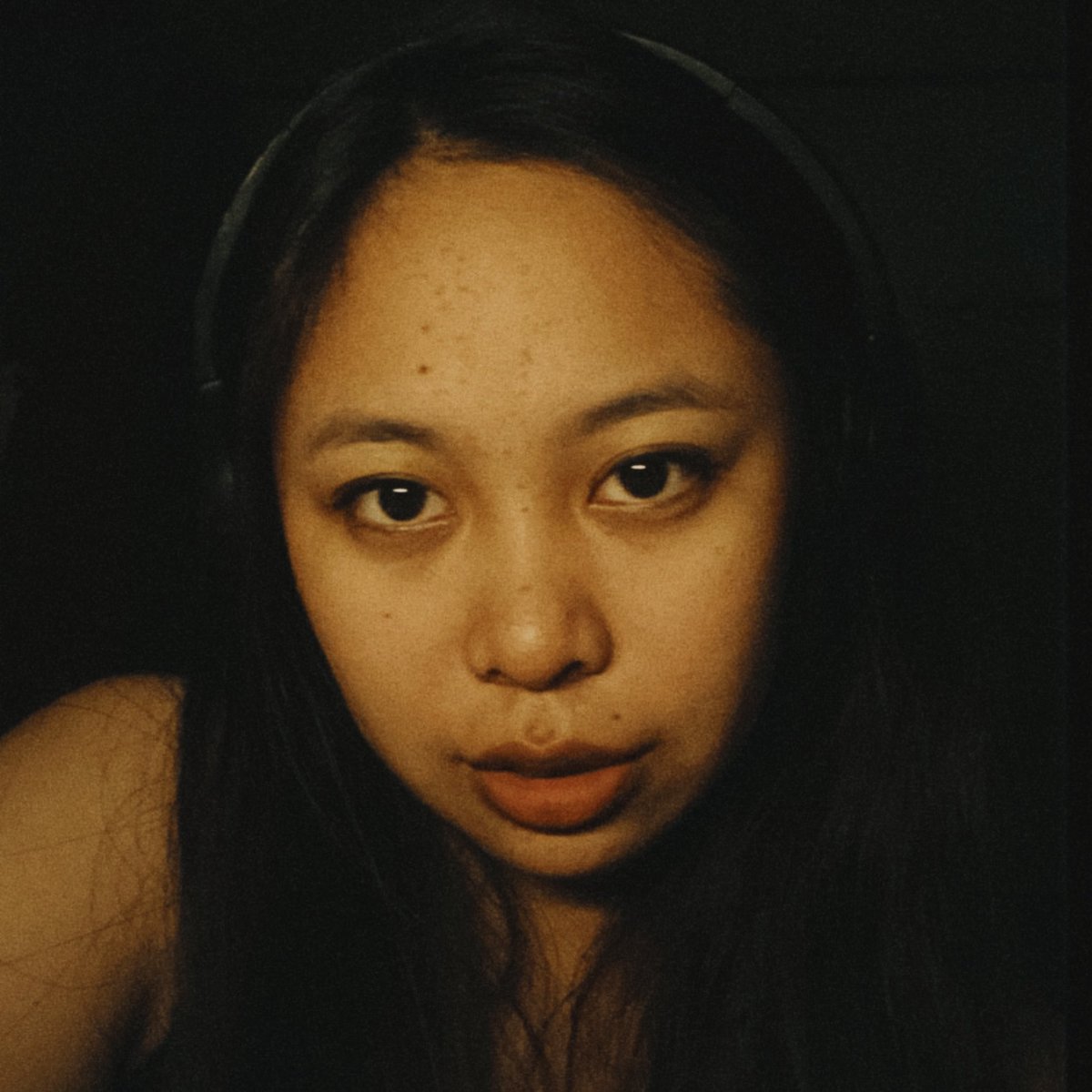 bleumrks's tweet image. corny but when i use my headphones it reminds me of him lol #AMICOSelcaDay @micotoronto