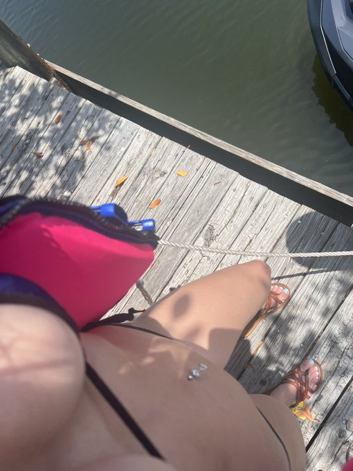 Watch Alexis 💗's leaked NSFW photo on TwXstars