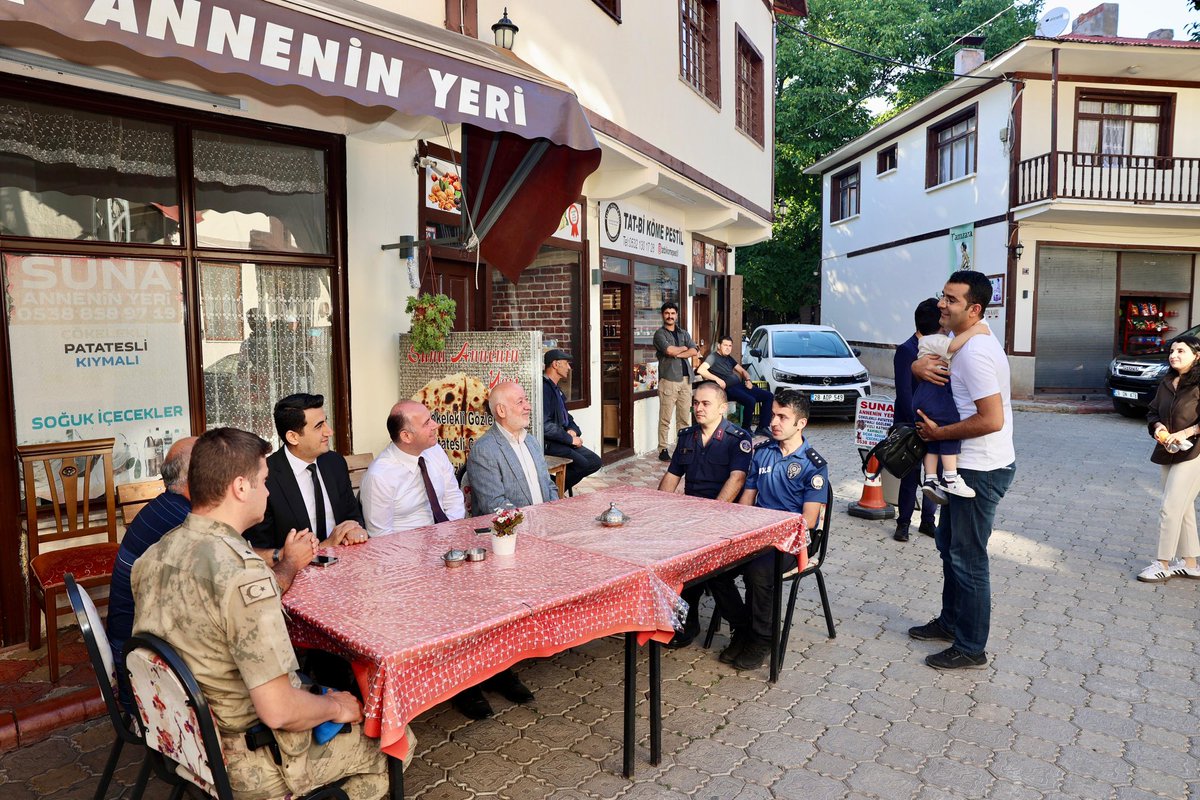 Sıcak çay, samimi muhabbet ve bolca gönül birliği…

Güzide ilçemizin güzeller güzeli Tamzara’sında hemşehrilerimizle buluştuk.

📍Şebinkarahisar
