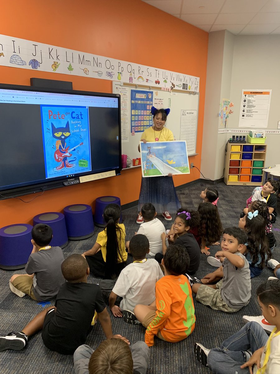 Engaging students one cat ear at a time. 💙<a href="/MrsLyBroncos/">Mrs. Ly</a> <a href="/BrosnahanES/">Brosnahan Elementary</a> <a href="/CyFairISD/">Cypress-Fairbanks ISD</a> #choosepublicschools #broncoTOUGH <a href="/thepetethecat/">Pete the Cat</a>