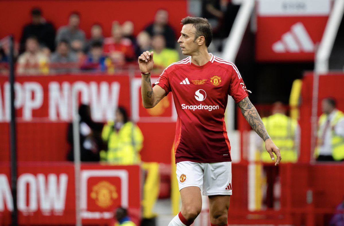 🤔 #WhoAmI…

Correct answer = Dimitar Berbatov

Well done if you guessed correctly ✅
