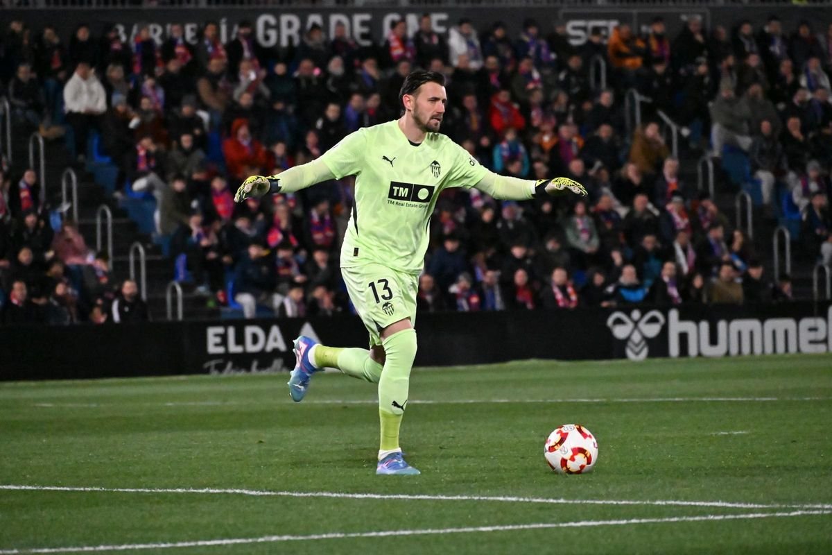 Dimitrievski est une option sérieuse pour renforcer les cages de Levante ! 

<a href="/FRValenciaFoot/">Valencia Football France</a>