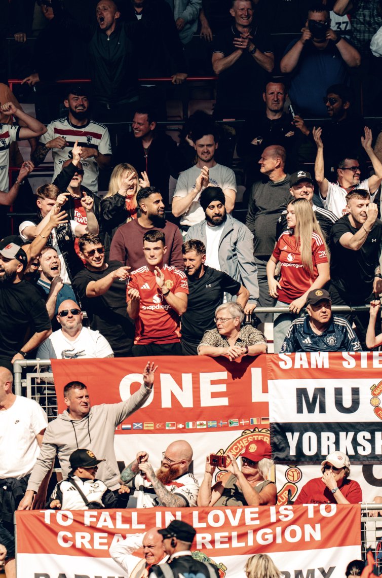 When we bag a last-minute winner and your living room turns into Stretford End 😅😂 #MUFC