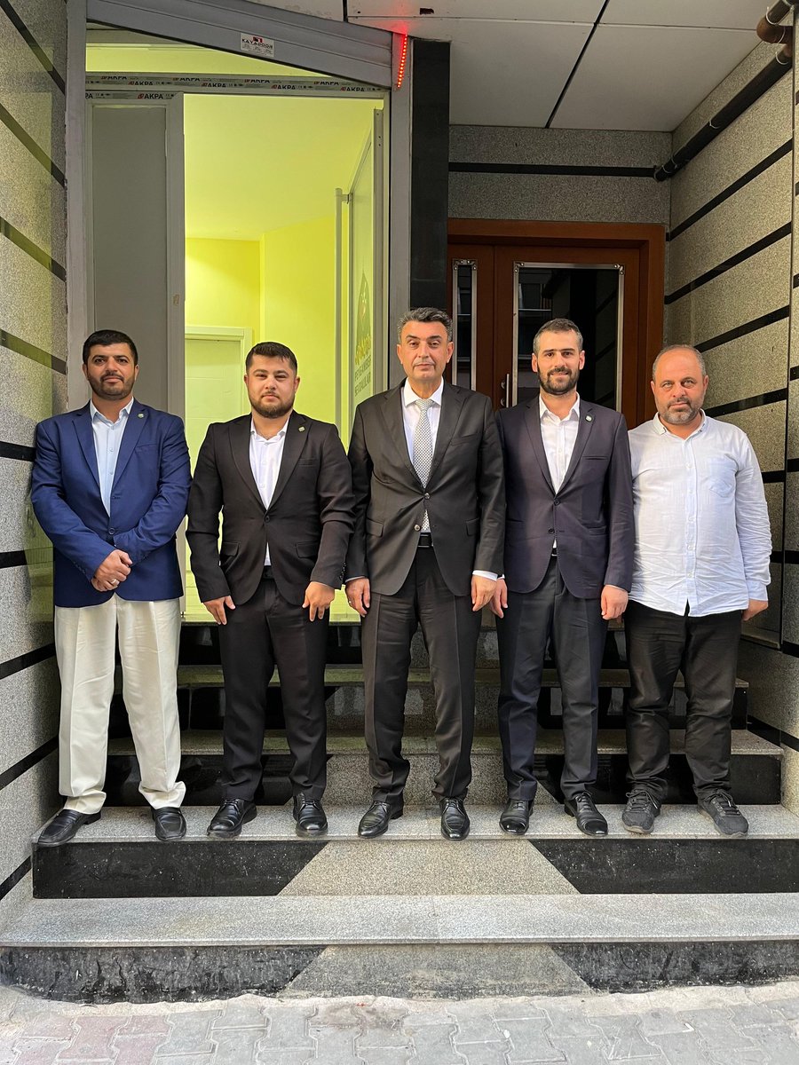 TC_Kagithane's tweet photo. Kaymakamımız Yüksel KARA, Yeniden Refah Partisi İlçe Başkanı Şemsettin BAĞ ve Hür Dava Partisi İlçe Başkanı Mehmet Enes KARAKAYA'ya iade-i ziyarette bulundu.

Kaymakamımız misafirperverliği için kendilerine teşekkür ederek çalışmalarında kolaylıklar diledi. https://t.co/dyvNFMCoOD