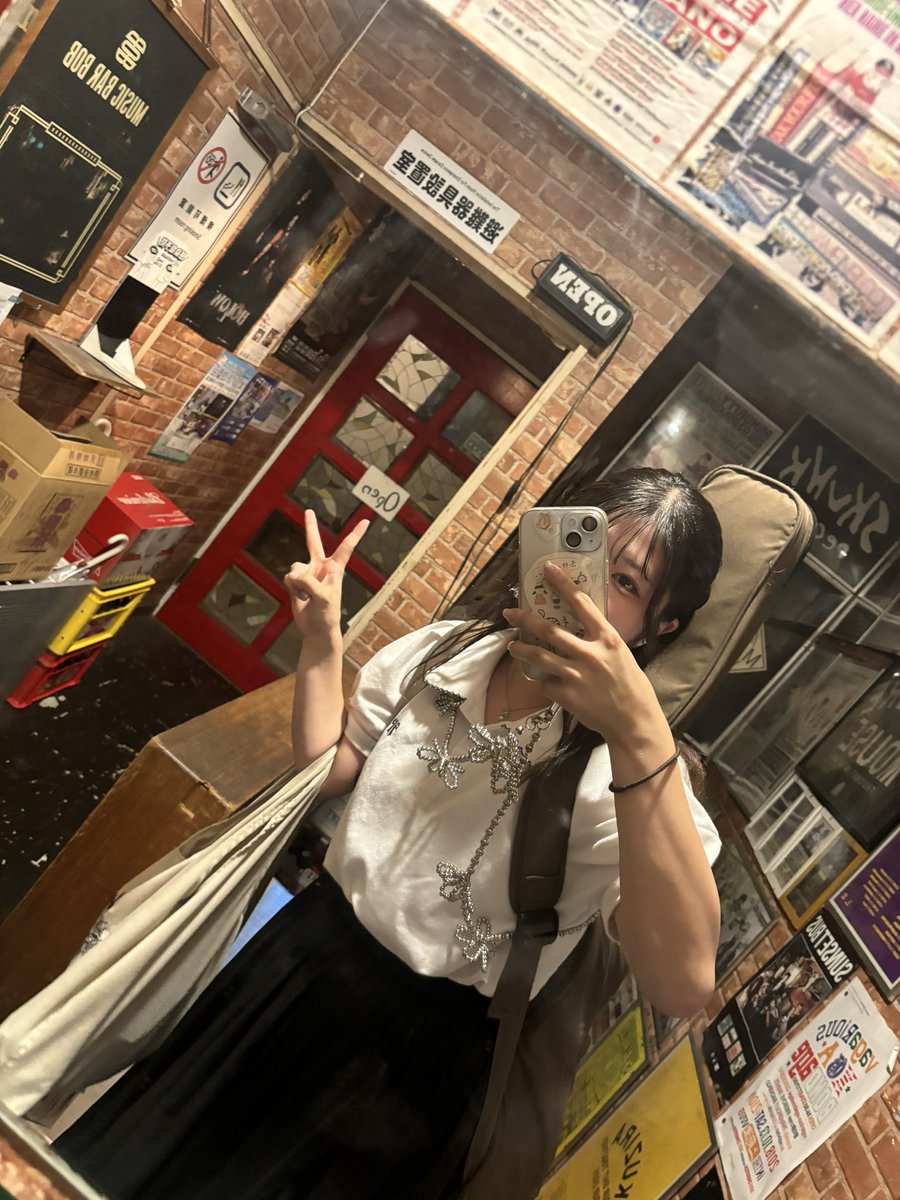 rukadayo83's tweet photo. ミュージックバーBOBさんでLIVEしたよ！
取り急ぎありがとう😊 https://t.co/ouhxZYOLwy