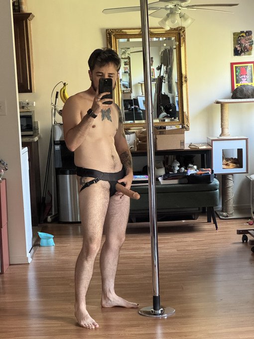 Watch Brex Boogie 🏳️‍⚧️'s leaked NSFW photo on TwXstars