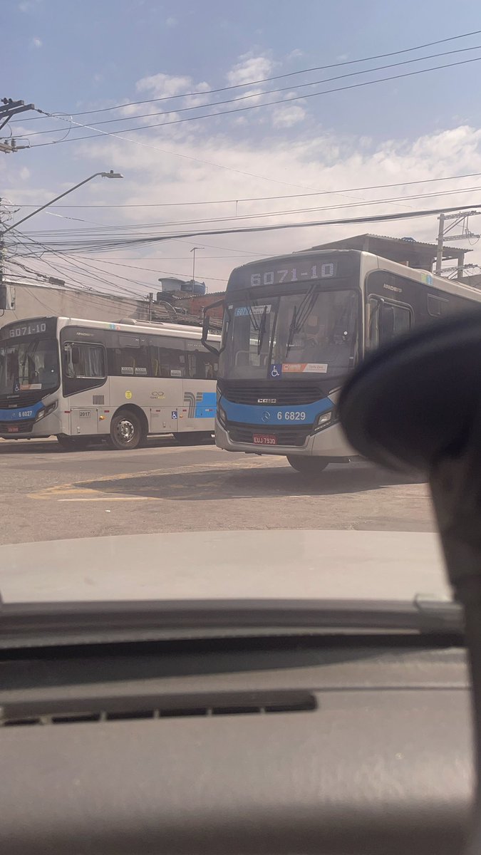 xangoayra's tweet photo. @CETSP_ @sptrans Solicito autuação e providências imediatas junto às empresas operadoras.

Isto ocorro no ponto final da linha 6071-10 Jd Orion / Terminal Santo Amaro 

Esquinha Rua Gaspar José Raposo com Ricardo Júlio Ferraz
Atenciosamente,
Moradores https://t.co/cPXJIzo1Ix