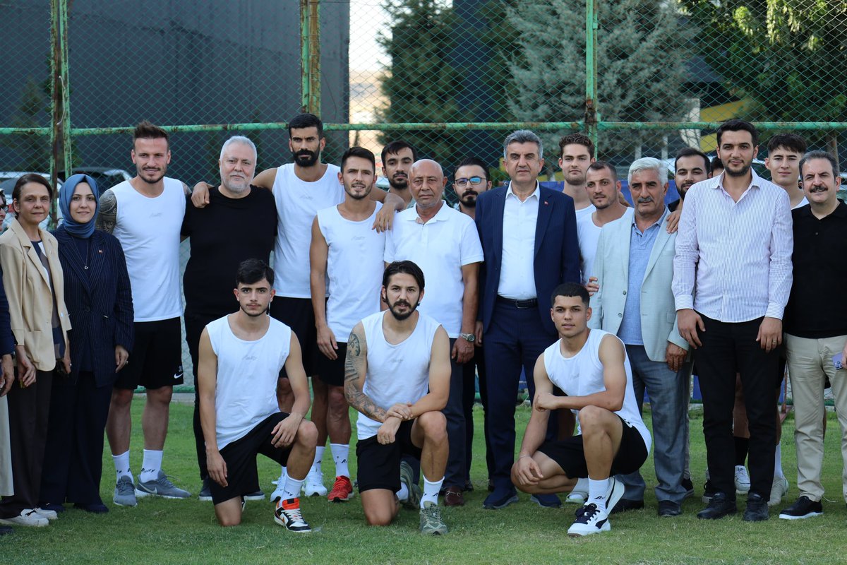📍Şanlıurfaspor Ziyaretimiz

İl Kadın Kolları Başkanımız <a href="/ZehraAy0663/">Zehra Ay</a>, yönetim kurulumuz ve gençlik kollarımızla birlikte Şanlı Şehrimizin Şanlı Takımı Şanlıurfaspor Başkanı M. Kemal Saraçoğlu, kulüp yöneticilerini ve oyuncularımızı ziyaret ettik, yeni sezon için başarılar