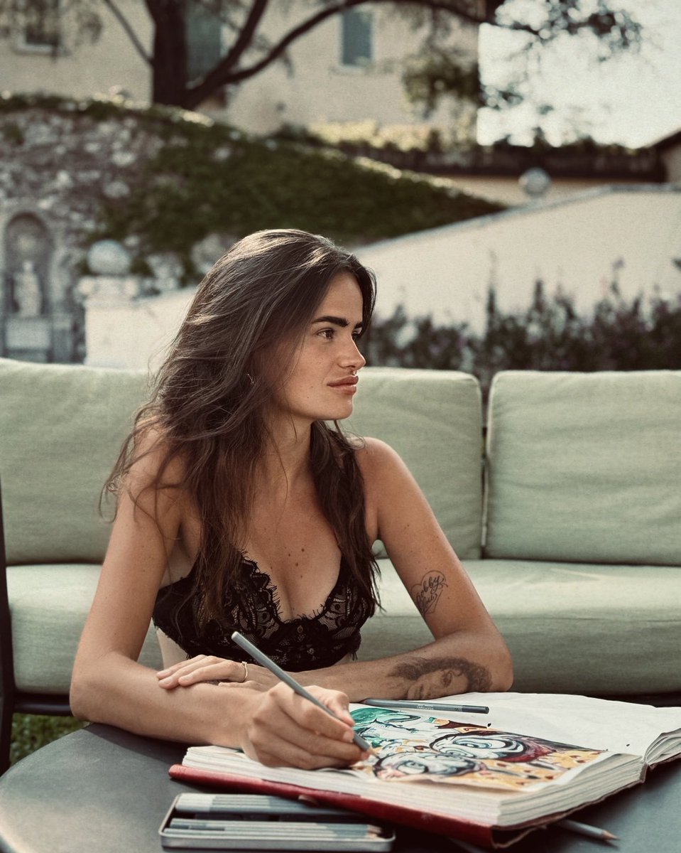 Loes van Delft tweet media