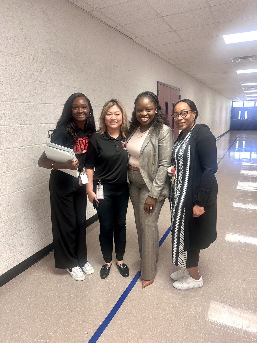 Had a fantastic time visiting classrooms with Principal Candace Hardin! It was inspiring to witness the enthusiasm of our teachers and students. Cypresswood Elementary is kicking off this year strong for #AldineStory!