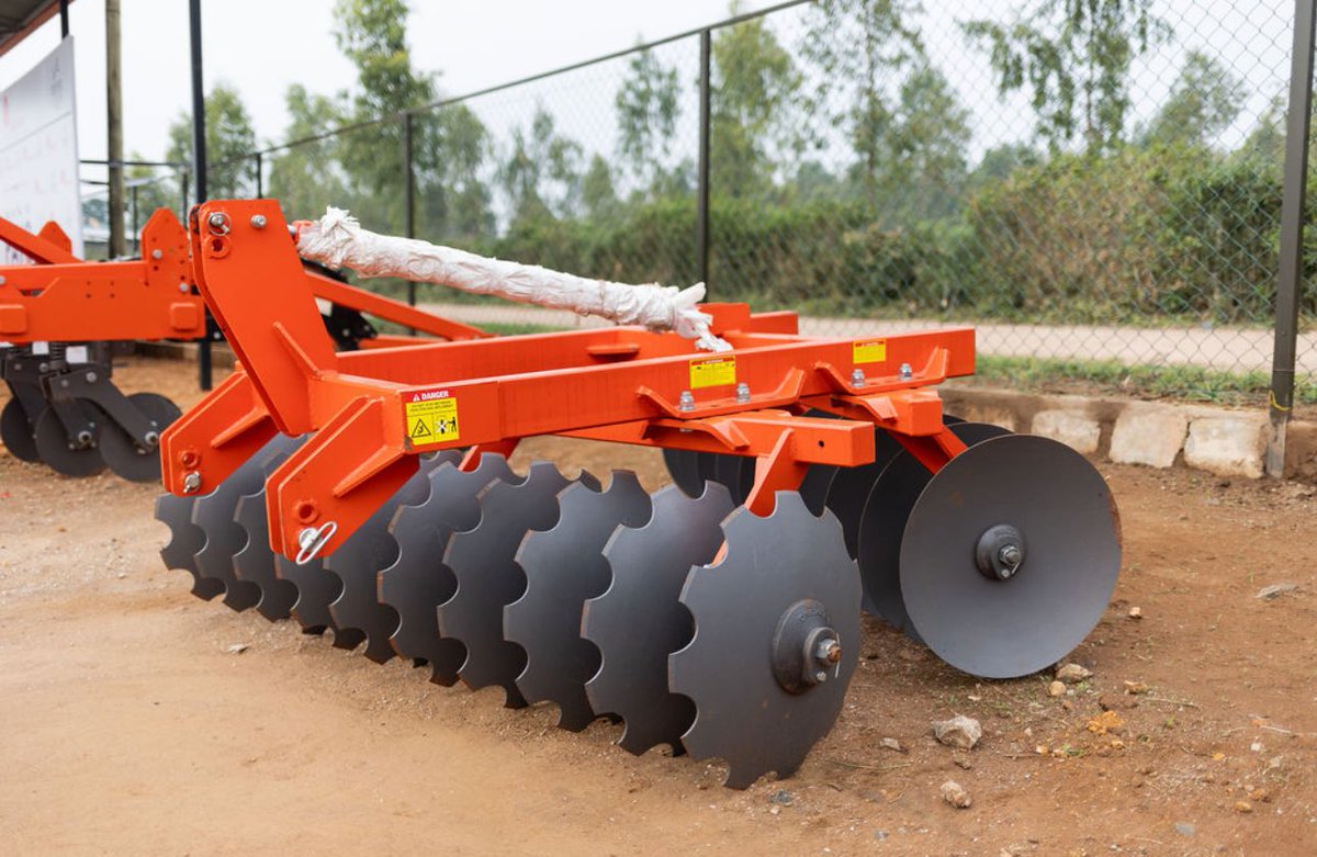 EgidieBibio's tweet photo. “As Heifer, we invested in these machines because we are confident that they will increase productivity, ease the burden of farm labor, & enable farmers to cultivate more land—achieving higher yields in less time while ensuring sustainability.” @HeiferRwandaCD
#MechanizationHub https://t.co/7JeiVjfHEw