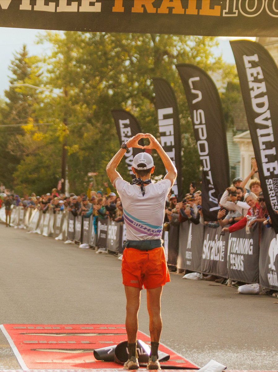 MountainRoche's tweet image. Leadville 100 Mile Nutrition, by the numbers ⬇️

1: Time I accidentally made potato hands at the finish. Heart hands are out. Carb hands are in 🥔

150: grams of carbs per hour for the first 10 hours. After dialing back fueling during my hilarious implosion at Western States, I…