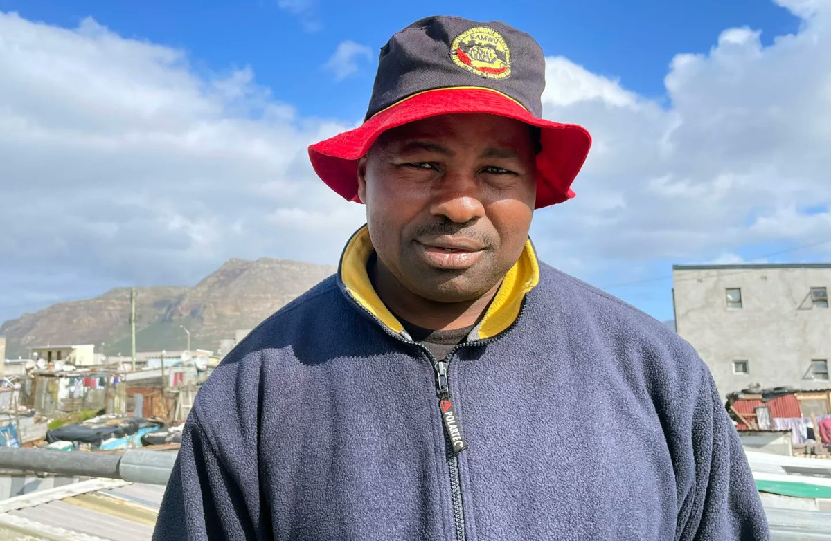 We strongly condemn the brutal assault on our leader, Comrade Mikel Khumalo, by the SAPS Anti-Gang Unit during an unlawful raid in Xakabantu, Vrygrond. We mourn the loss of three community safety patrollers and stand in solidarity with those affected. Justice must be served! Read