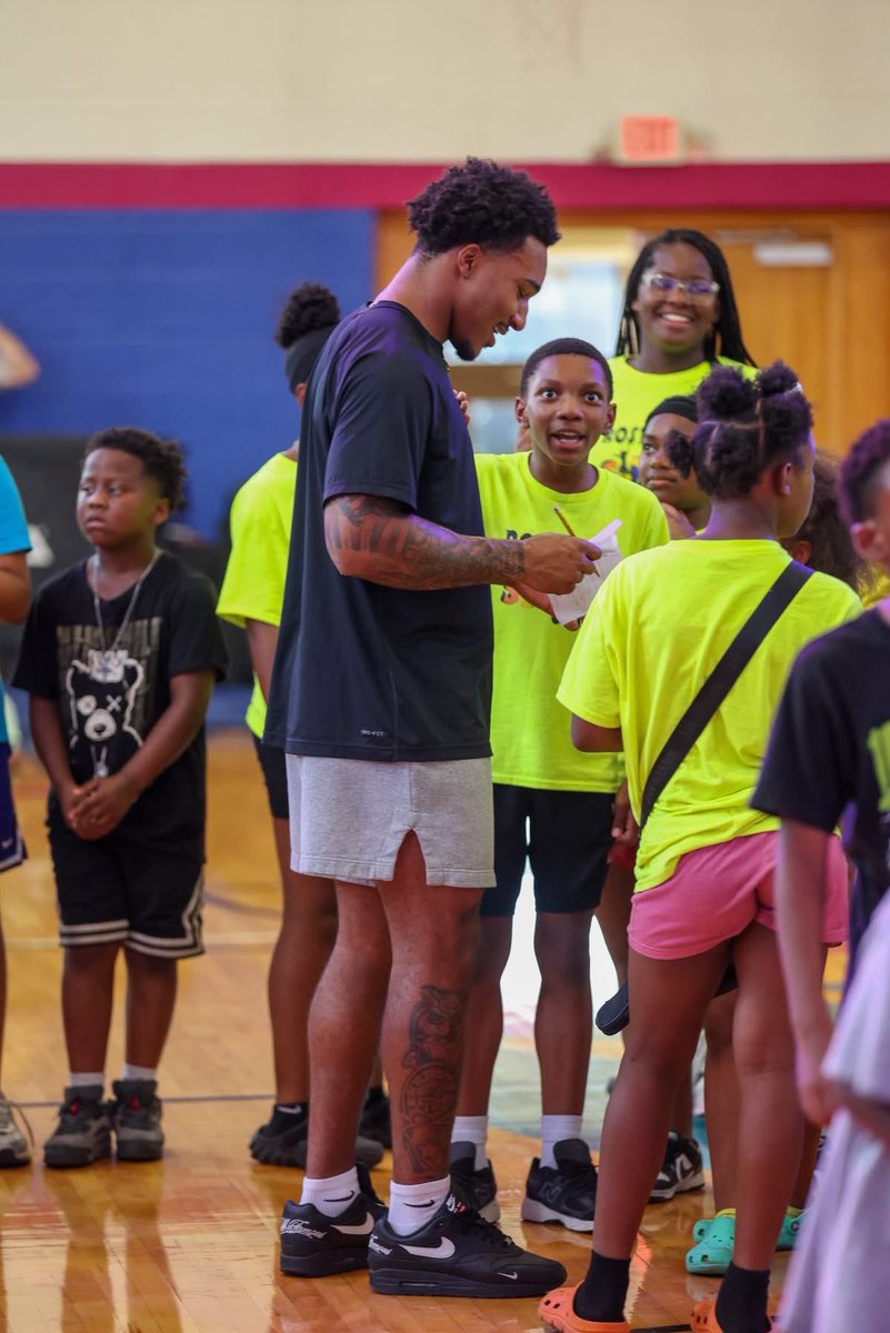 TheFlyestBranch's tweet image. Brian Branch has partnered again with #WIACC in Detroit for their annual Back to School Backpack giveaway!  #WordinAction #ItTakesAVillage #DetroitLions 
#We❤️Community