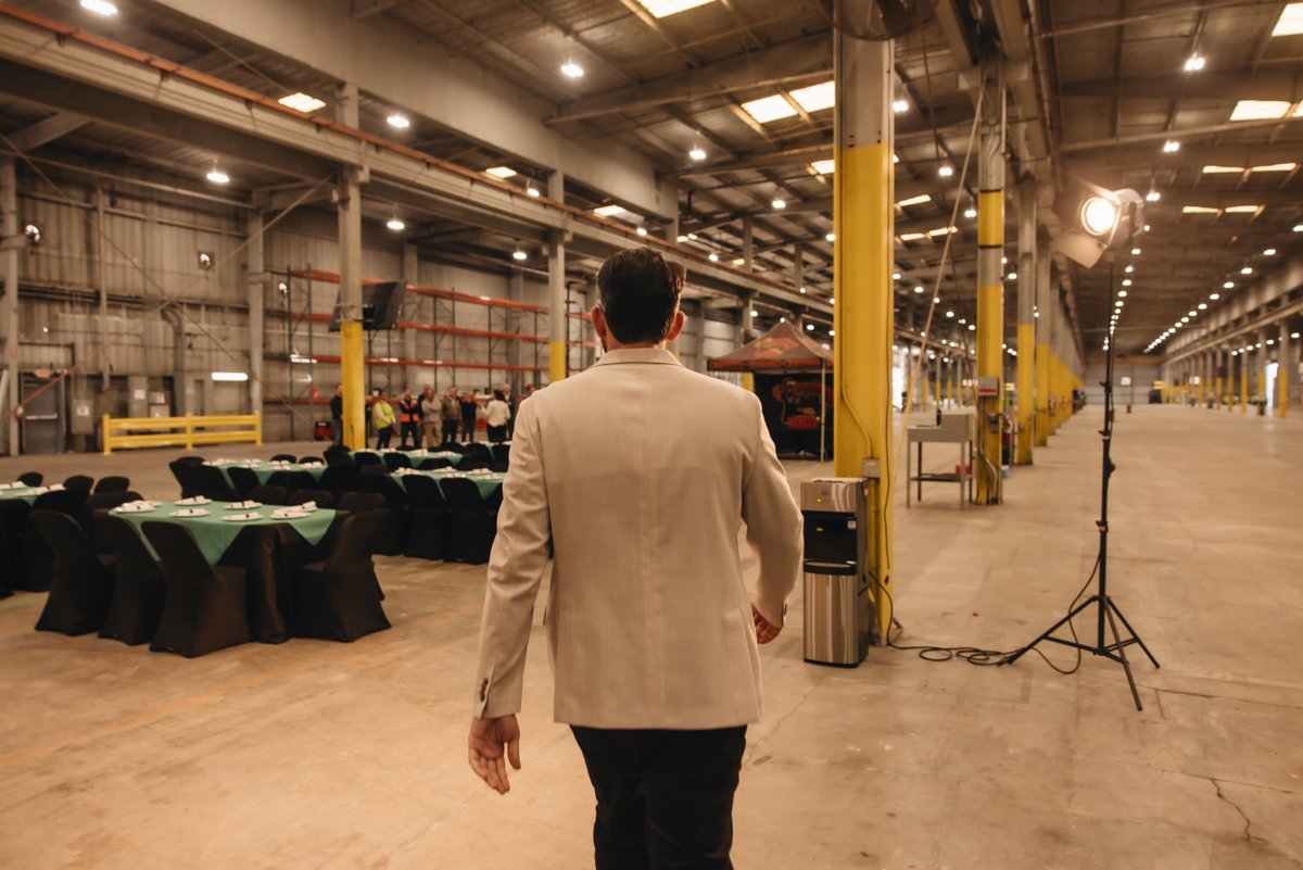 FSModular's tweet image. Michael Ferraro, our VP of Design for Manufacturing, revealed @calpoly's first modular student housing prototypes at our Carson facility. 🔨
With 10+ years in modular design & DfMA, he’s shaping the future of faster, smarter building.
#FullStackModular #ModularConstruction